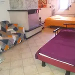 Tana Per Gli Ospiti *