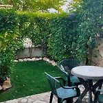 Tana Per Gli Ospiti * Τέρνι