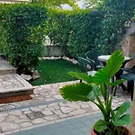 Tana Per Gli Ospiti * Τέρνι