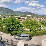 Tana Per Gli Ospiti *