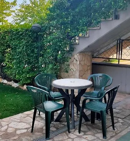 Tana Per Gli Ospiti *